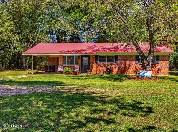 5232 Ward Pineview Road, Lucedale, MS 39452