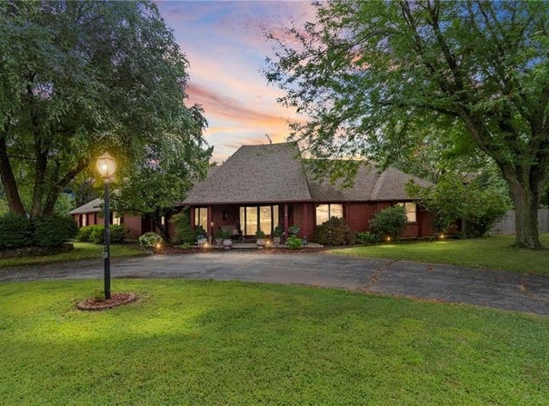 1900 E Arcadia Drive, Clinton, MO 64735
