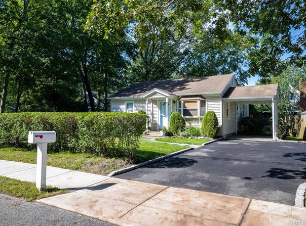 51 Wakeman Road, Hampton Bays, NY 11946