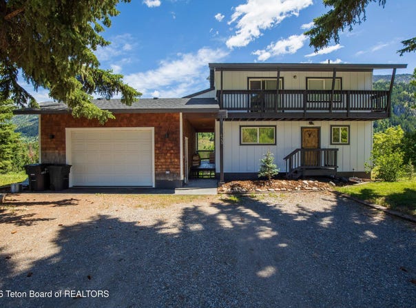 428 MEADOWS Drive, Alpine, WY 83128