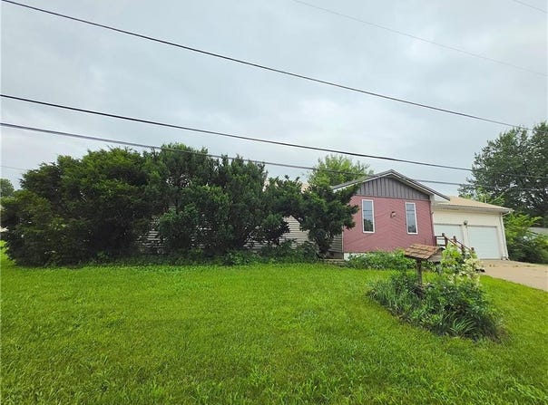 218 Warren Avenue, Garnett, KS 66032