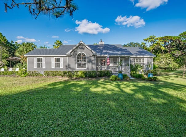 155 Putnal St, Carrabelle, FL 32322