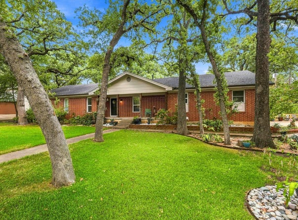 307 Shadow Lane, Euless, TX 76039