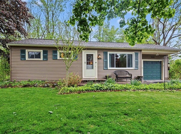 880 Joran Drive, Webster, NY 14580