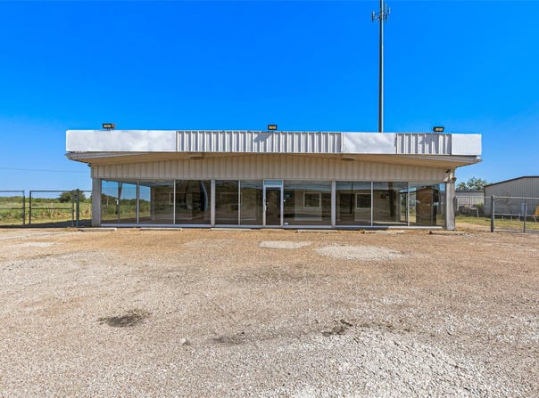 5878 W US Highway 80, Terrell, TX 75160