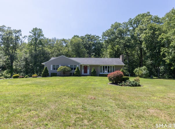 14 Rice Road, Woodbridge, CT 06525