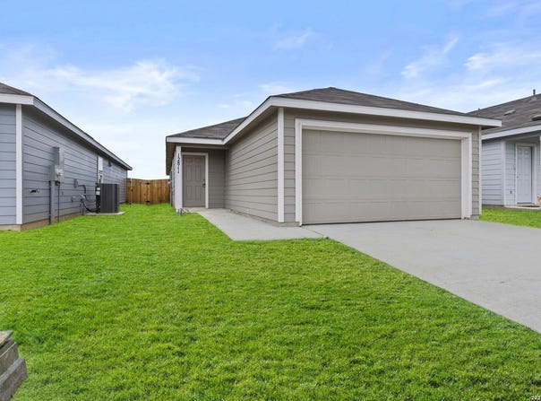 12811 Kathleen St, St Hedwig, TX 78152