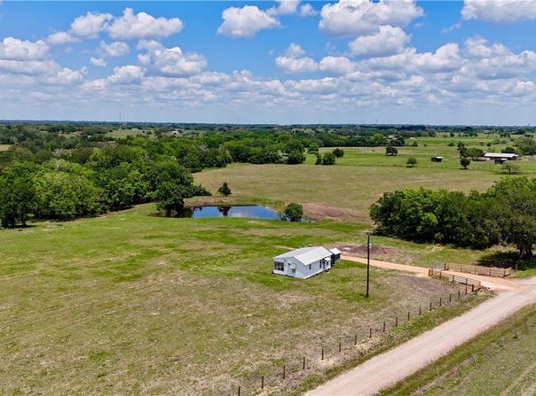 1070 Muehr Road, Weimar, TX 78962