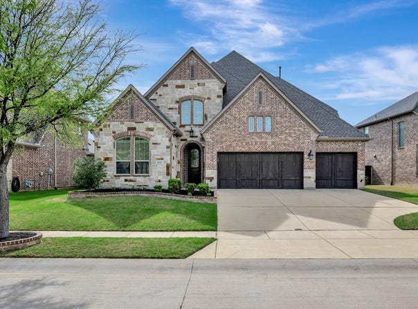 1052 Highpoint Way, Roanoke, TX 76262