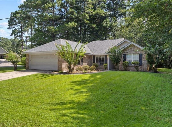 334 Pine Ln, Hattiesburg, MS 39402