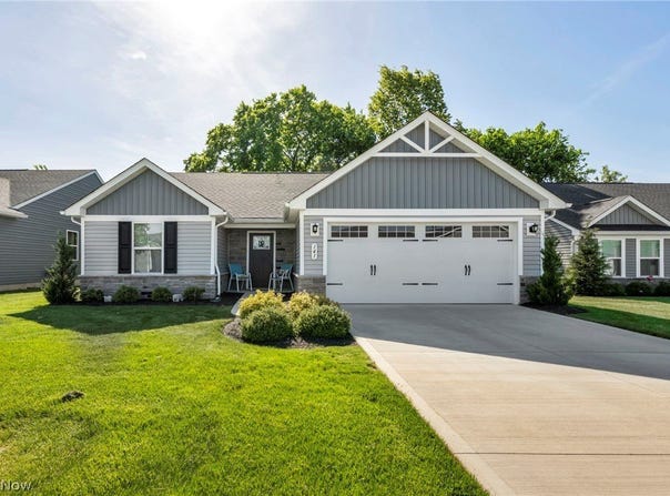 141 W Spring Drive, Elyria, OH 44035