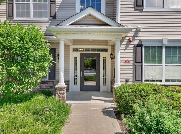 526 Timberlake Dr, Ewing Twp., NJ 08618-1479