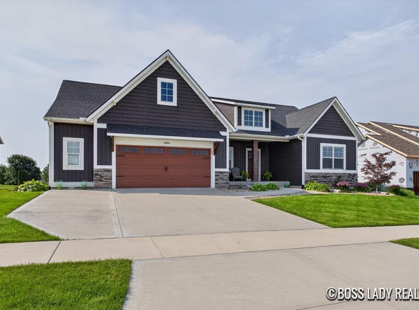 9560 Fields Drive, Zeeland, MI 49464
