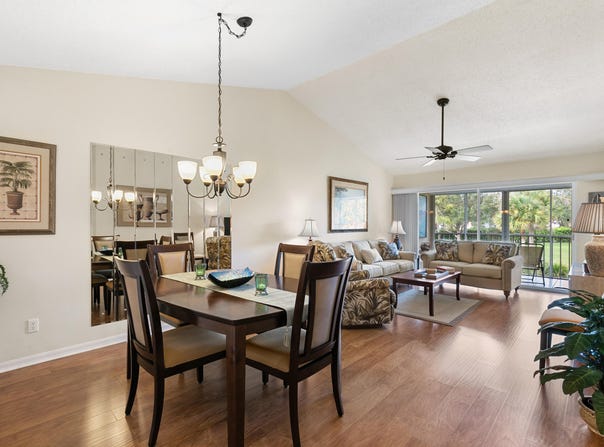 685 SQUIRE Circle, Naples, FL 34104