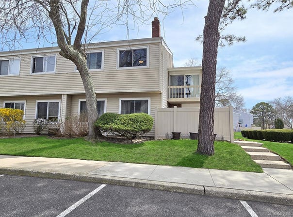 232 Springmeadow Drive, Holbrook, NY 11741