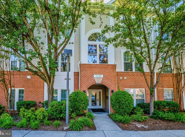 1520 N POINT Drive, RESTON, VA 20194
