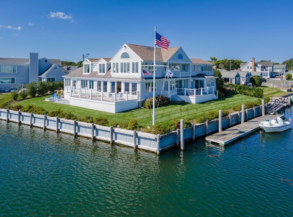 18 Wendy Way, West Dennis, MA 02670
