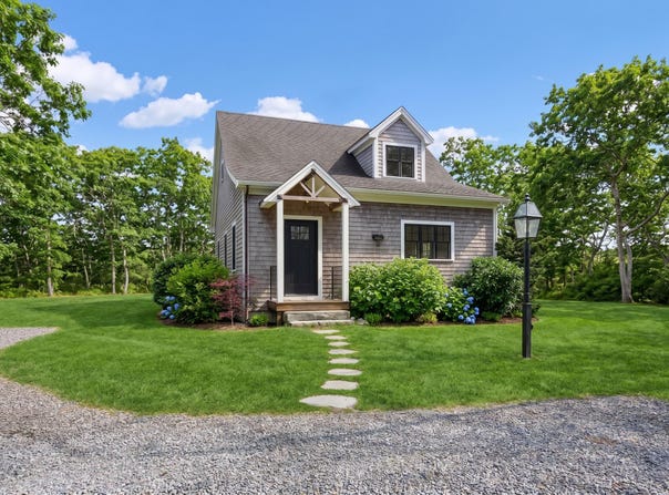 114 Meetinghouse Way, Edgartown, MA 02539