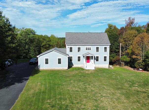 31 Elliot Lane, Bowdoinham, ME 04008