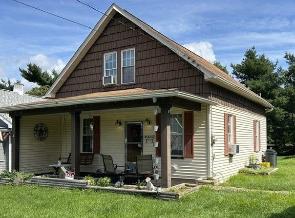 1301 Meade Ave, New Kensington, PA 15068