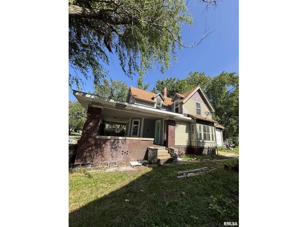 295 W Barnes Street, Bushnell, IL 61422