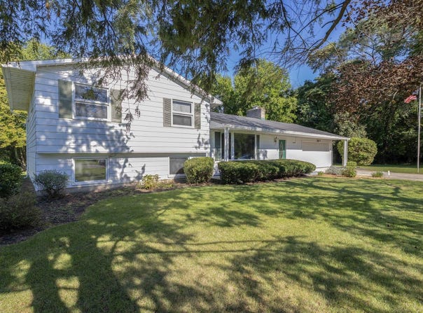 54669 Brookside Drive, Elkhart, IN 46514