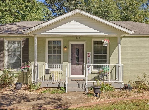 104 Lark St., PARIS, TN 38242