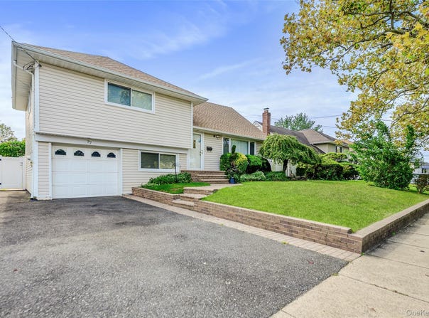 77 Concord Avenue, Oceanside, NY 11572