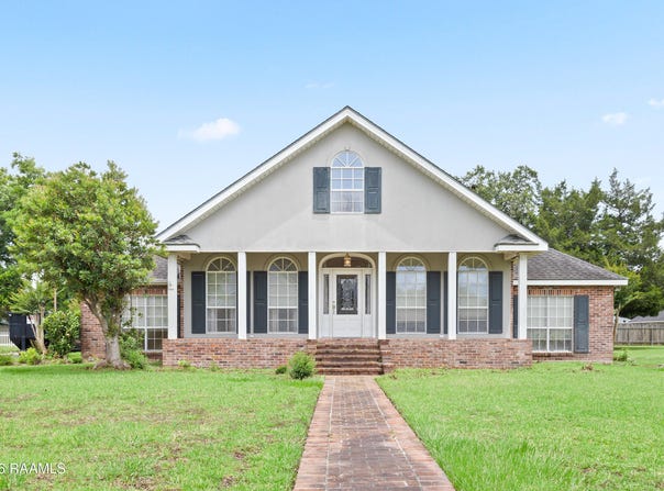 604 Oak Manor Drive, New Iberia, LA 70563