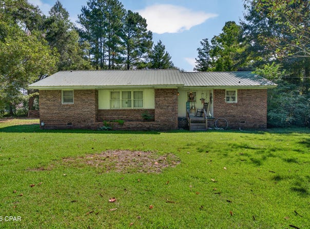955 Pocket Lane, Chipley, FL 32428