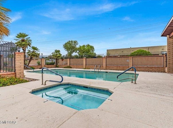 9050 E Calle Maria, Tucson, AZ 85710