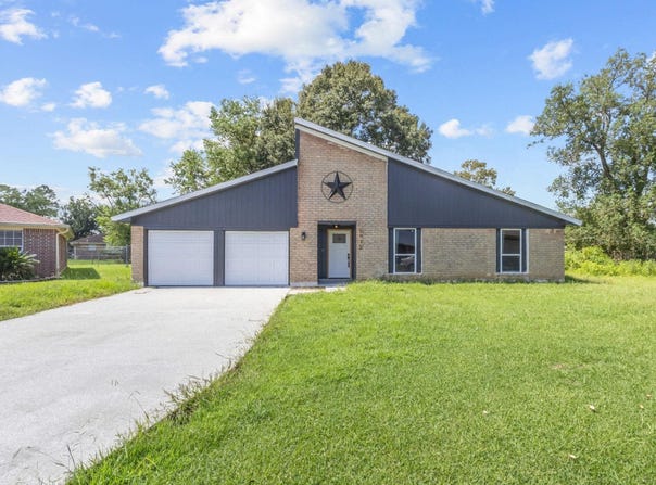 5935 Falcon Ln, Beaumont, TX 77708