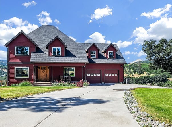 1306 HERMITS Way, TheDalles, OR 97058
