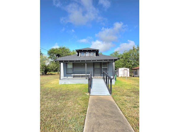305 N Eagle Street, Weimar, TX 78962