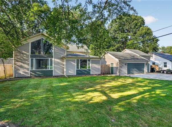 6187 Larkhall Drive, Madison, OH 44057