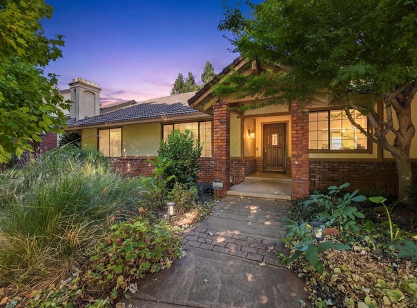 891 Sunriver Lane, Redding, CA 96001