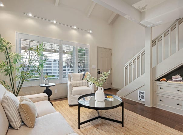 220 Elm Avenue, CARPINTERIA, CA 93013