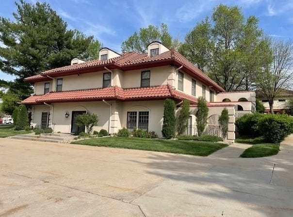 1007 E Saint Maartens Drive, St Joseph, MO 64506