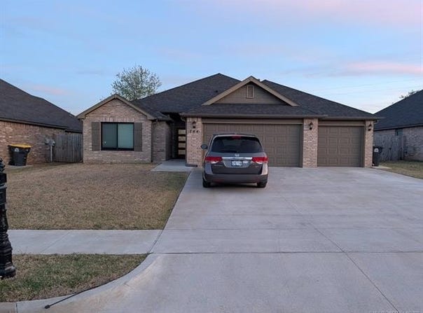 744 E 139th Place, Glenpool, OK 74033