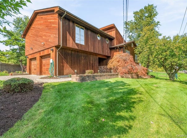 102 Neptune Drive, Monroe, NY 10950
