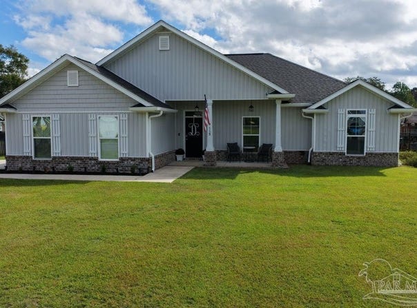 115 Saint Stephens Ct, Atmore, AL 36502