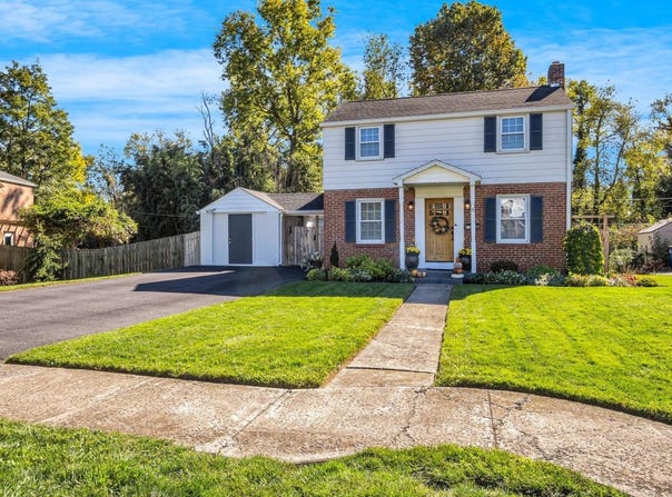 15 HIGHLAND Drive, CAMP HILL, PA 17011