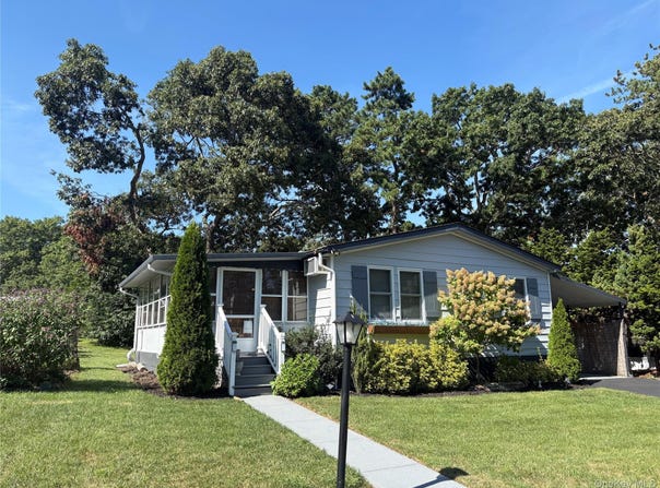525/124 Riverleigh Avenue, Riverhead, NY 11901