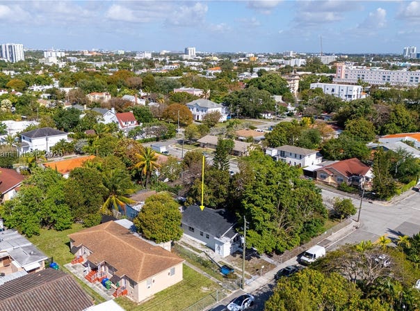 1114 SW 13th Ct, Miami, FL 33135