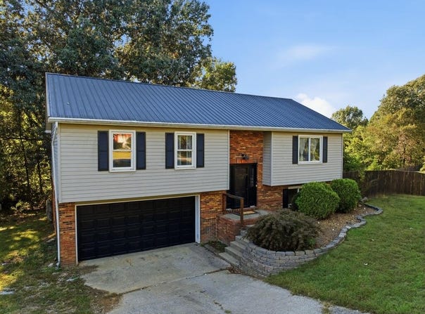 173 Celeste Ln., Madisonville, KY 42431