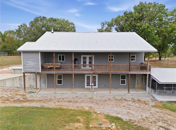 28559 Farm Road 11190, Eagle Rock, MO 65641