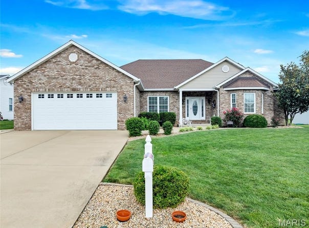 401 Briarcliff Drive, Waterloo, IL 62298