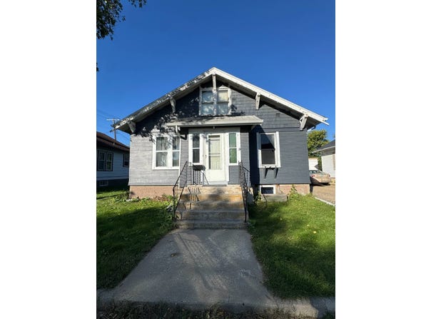 615 2nd Ave NE, Devils Lake, ND 58301