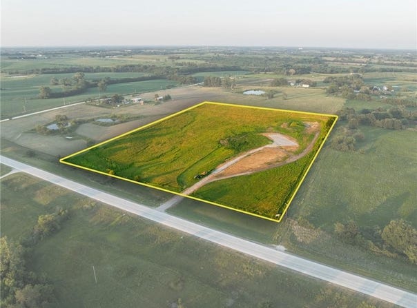 5292 N 13 Highway, Hamilton, MO 64644