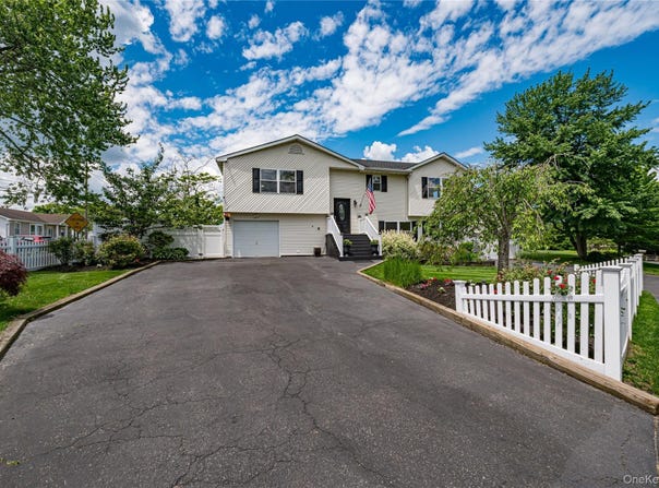25 W Shore Drive, Patchogue, NY 11772